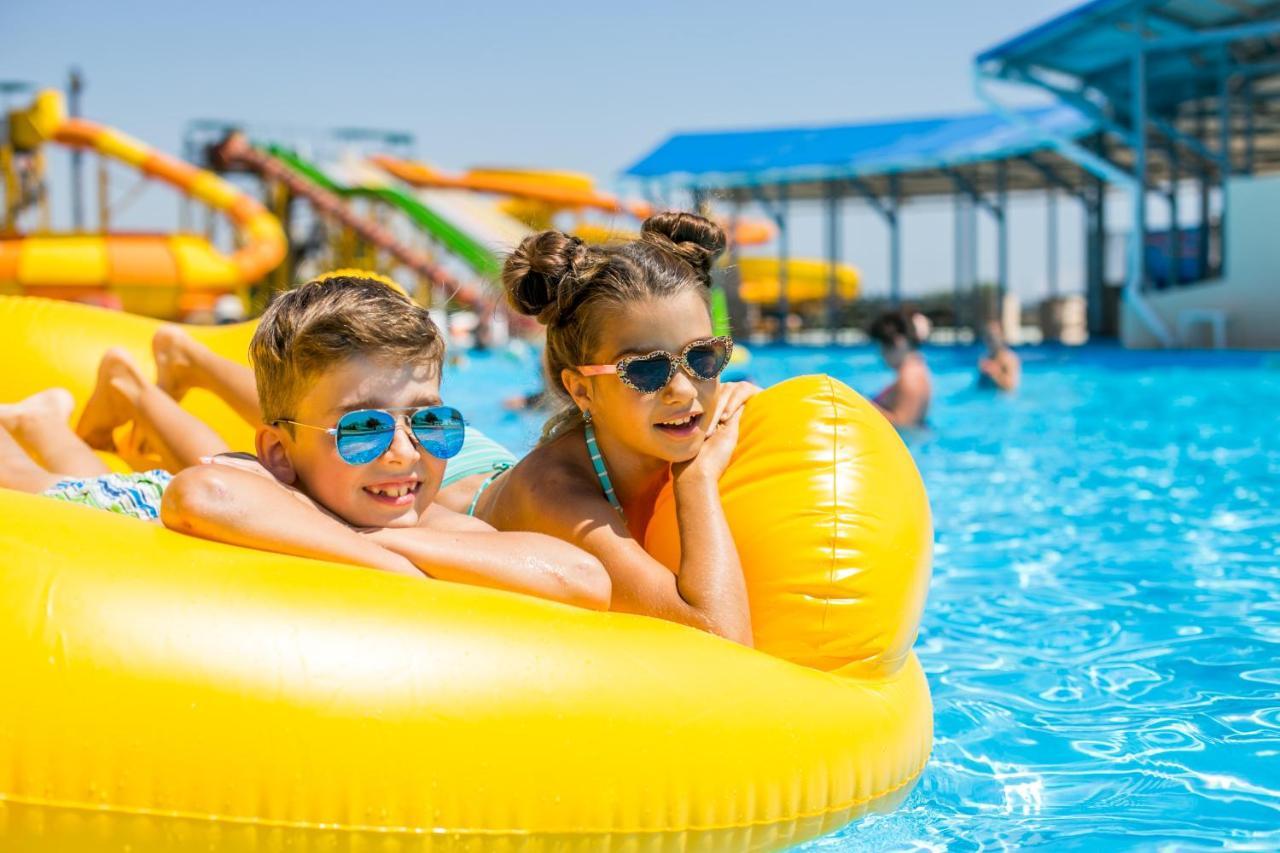 Sportium Hotel Otsjakiv Buitenkant foto